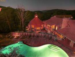 Guesthouse Lost River is a  World Class Wedding Venues Gold Member