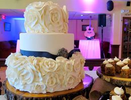 The Common Man Inn And Spa is a  World Class Wedding Venues Gold Member