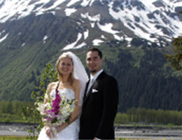 Seward Windsong Lodge is a  World Class Wedding Venues Gold Member