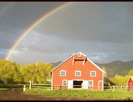 Roys Barn And Lodge is a  World Class Wedding Venues Gold Member