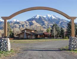 7 Point Ranch is a  World Class Wedding Venues Gold Member