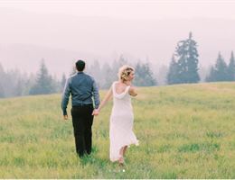 Mt View Orchards Weddings is a  World Class Wedding Venues Gold Member