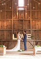 Golden Oak Farm is a  World Class Wedding Venues Gold Member
