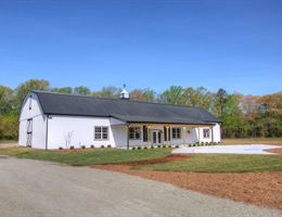 Smokey Hollow Wedding Venue/Wedding Barn is a  World Class Wedding Venues Gold Member