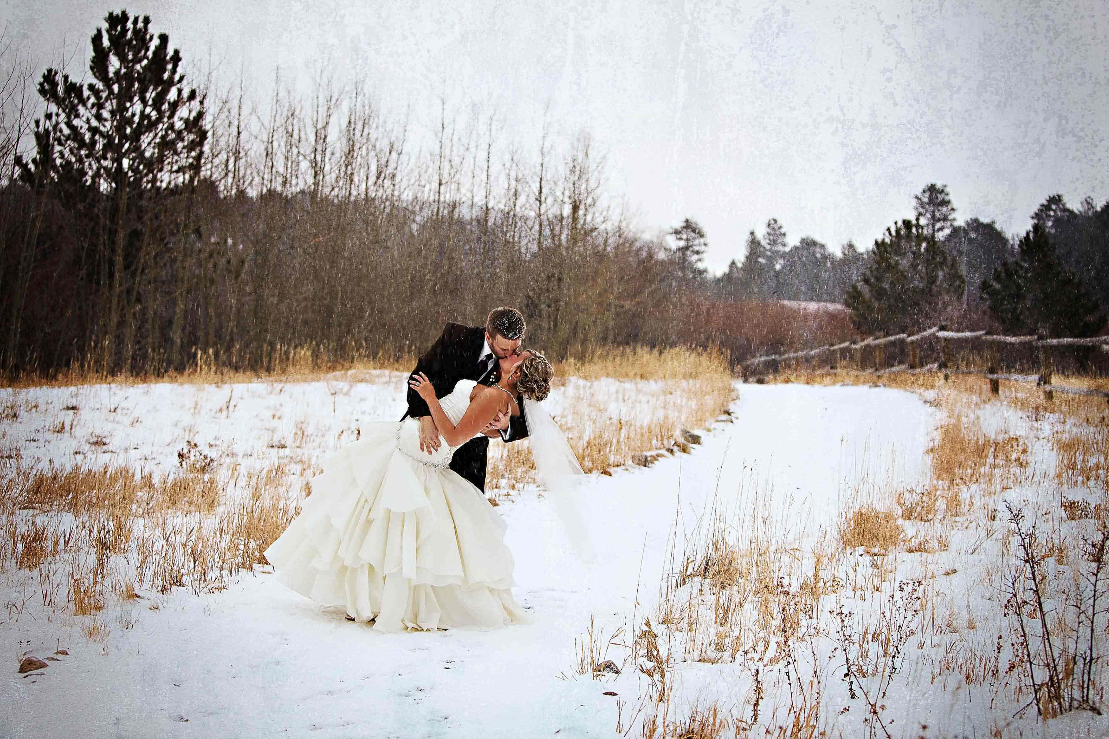 A couple getting married in winter at the Wild Basin Lodge venue in Allespark, Colorado.